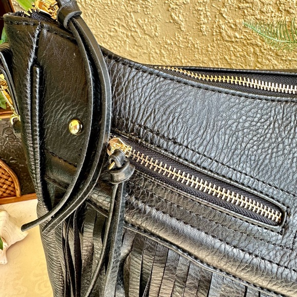 Black fringe purse - Picture 2 of 7